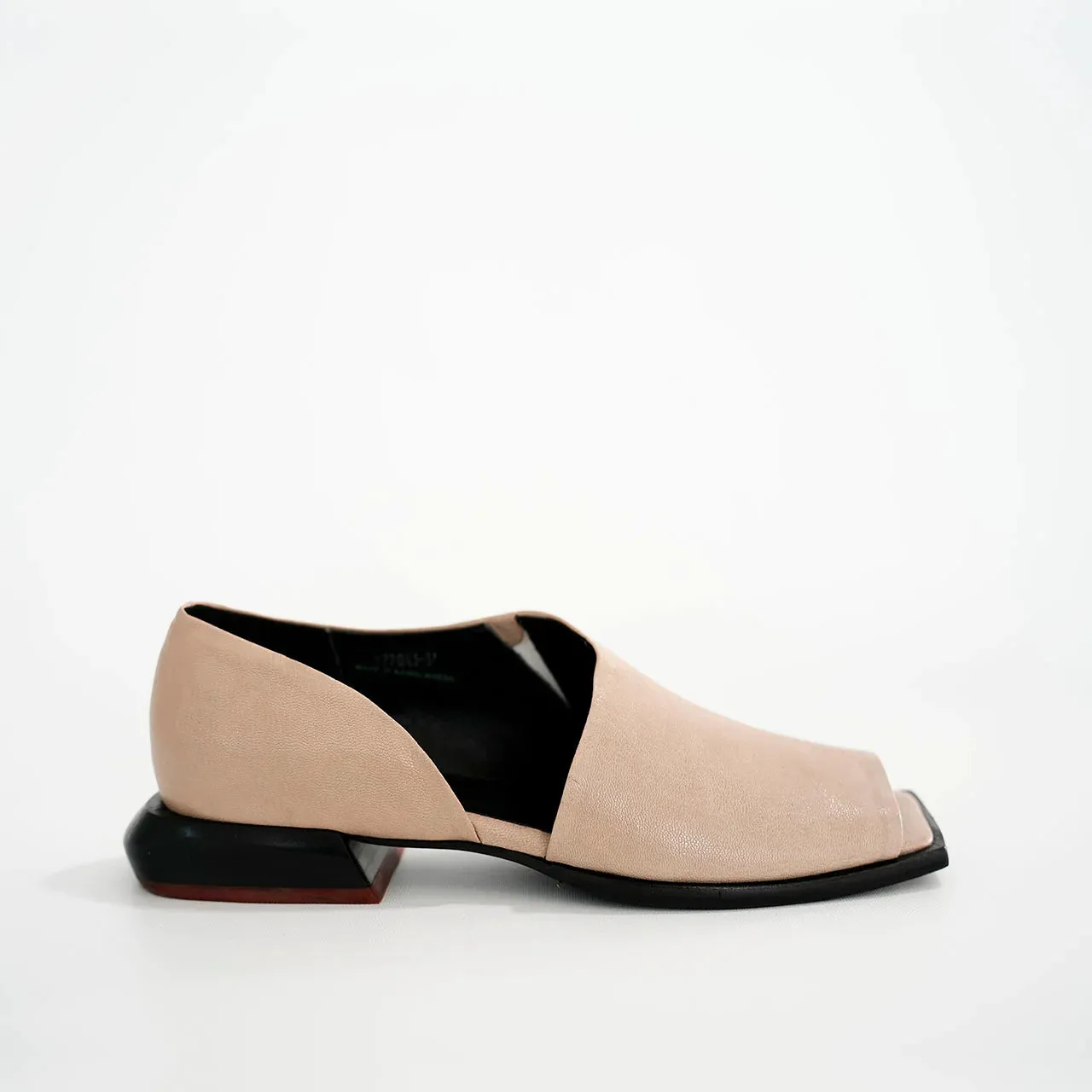 SS23 722043 | Yuki - Flat Sandals | Yuko Imanishi 