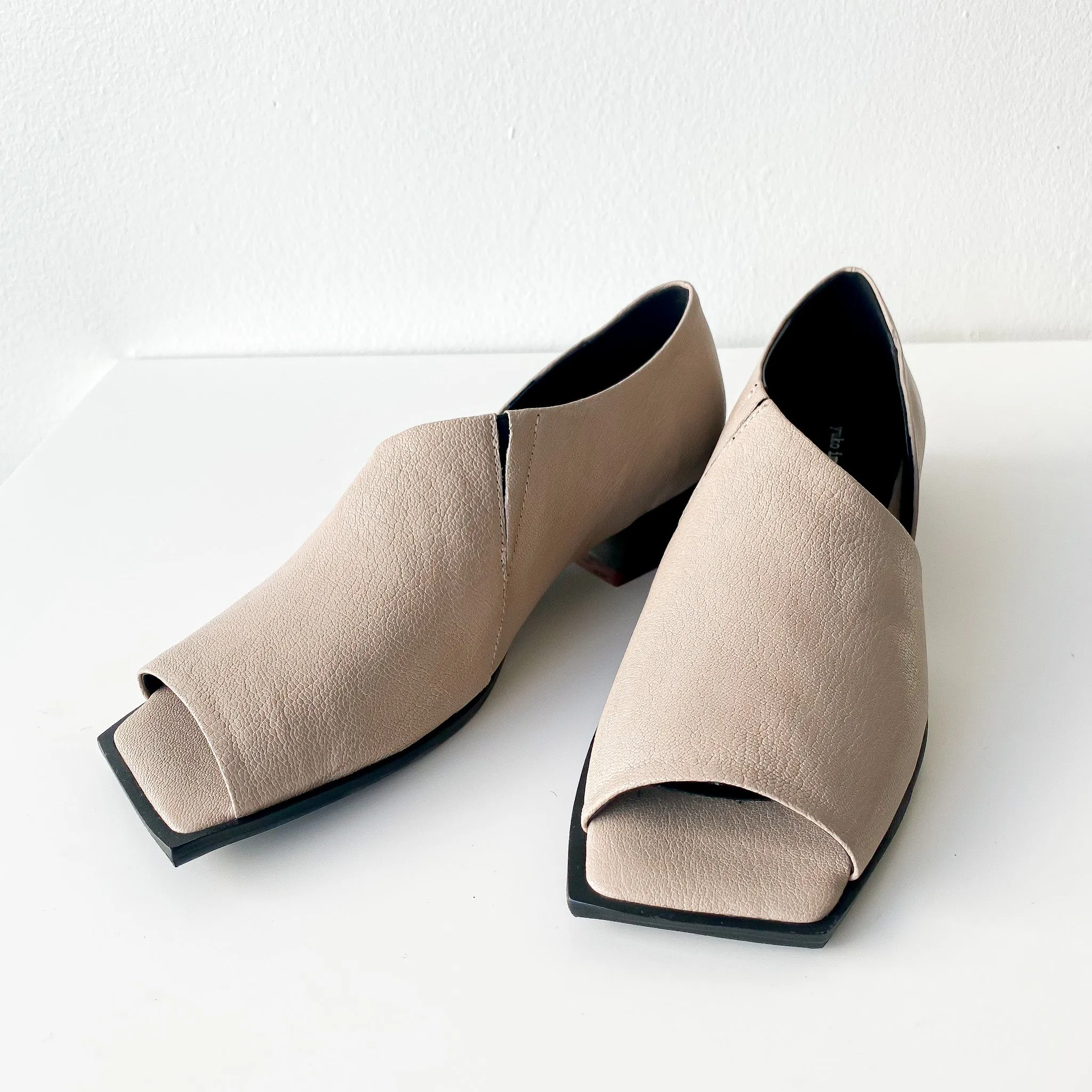 SS23 722043 | Yuki - Flat Sandals | Yuko Imanishi 