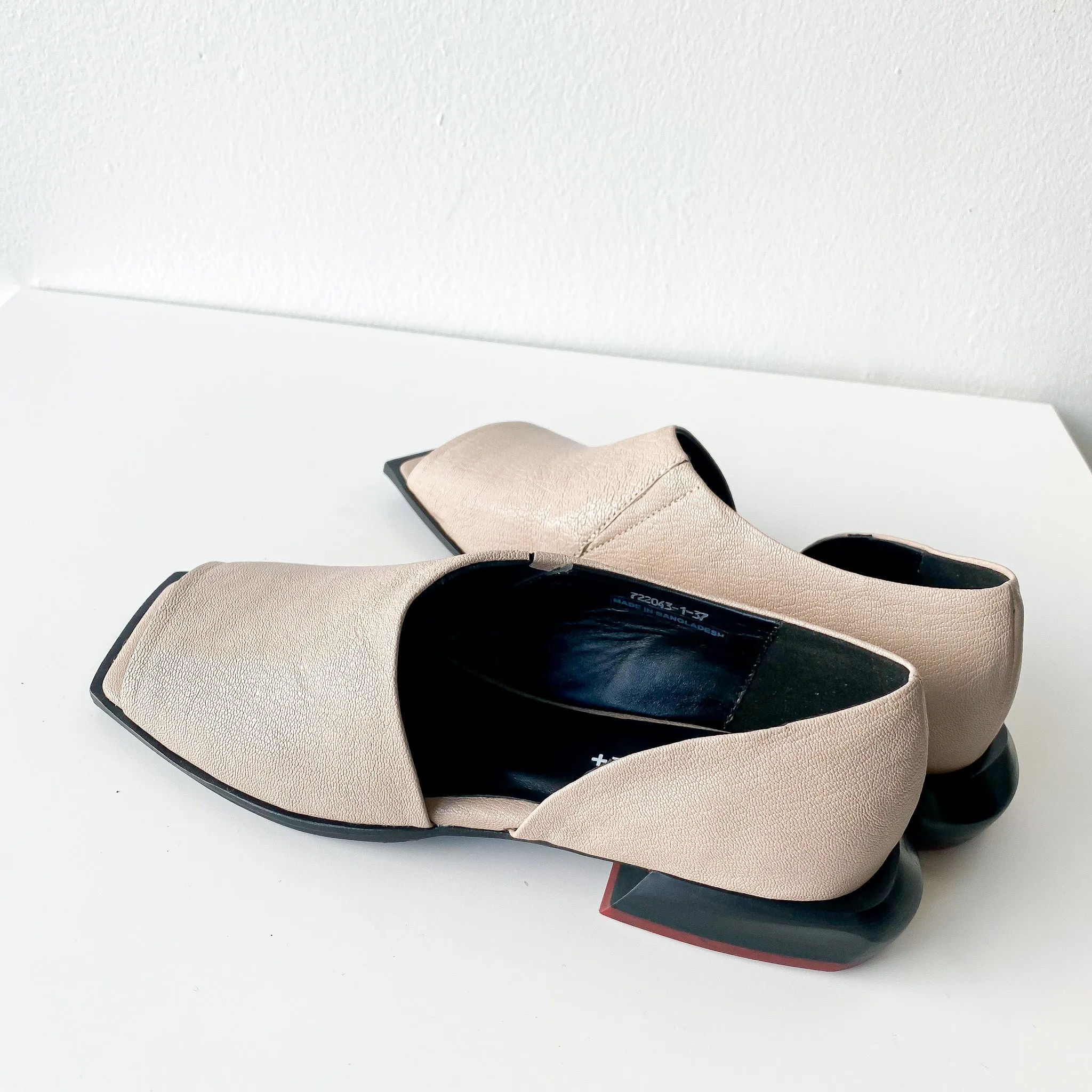SS23 722043 | Yuki - Flat Sandals | Yuko Imanishi 